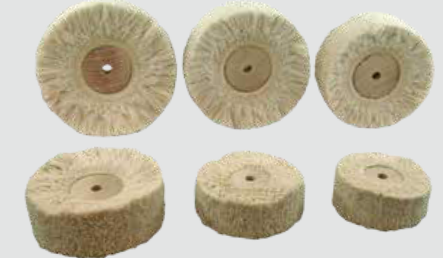 PLÜSCHMULLEN AUS BAUMWOLLGARN MIT HOLZKERN